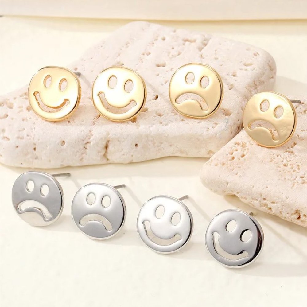 Cute Silver Happy Smiley Face Unisex Stud Earrings NEW - Picture 2 of 5